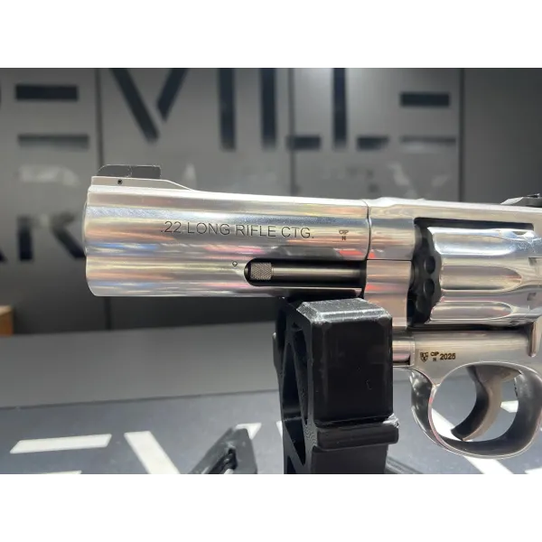 Revolver Smith & Wesson 617 4" 22Lr