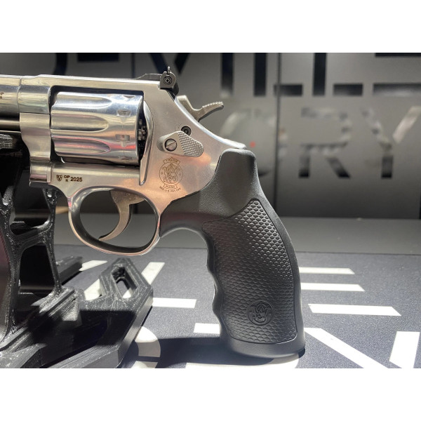 Revolver S&W 617 22LR 4" 10CPS  Chez DEVILLE ARMORY. Votre armurerie en ligne.