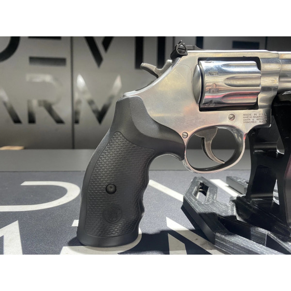 Revolver S&W 617 22LR 4" 10CPS  Chez DEVILLE ARMORY. Votre armurerie en ligne.