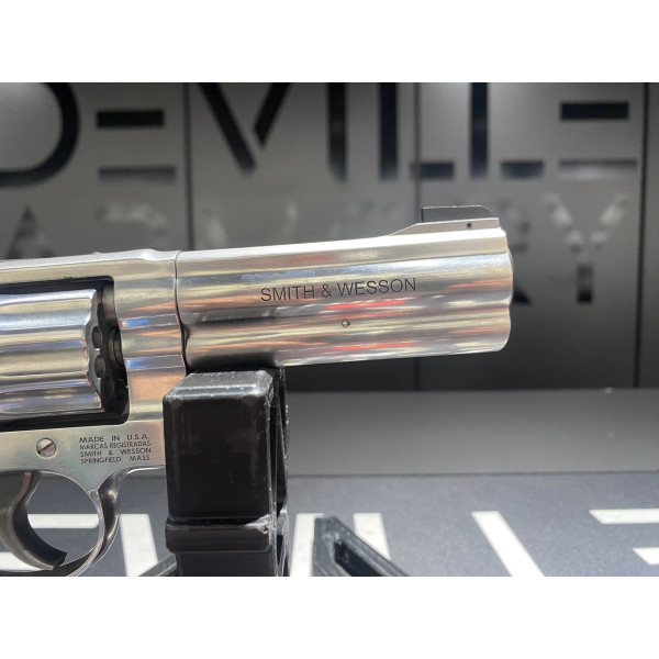 Revolver S&W 617 22LR 4" 10CPS  Chez DEVILLE ARMORY. Votre armurerie en ligne.