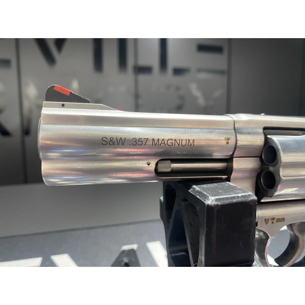 REVOLVER S&W 686 CAL.357 4'' 6CP 164222*+  Chez DEVILLE ARMORY. Votre armurerie en ligne.