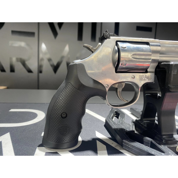 REVOLVER S&W 686 CAL.357 4'' 6CP 164222*+  Chez DEVILLE ARMORY. Votre armurerie en ligne.