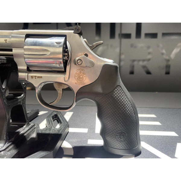Revolver S&W 686 CAL.357 6'' 6CP  Chez DEVILLE ARMORY. Votre armurerie en ligne.