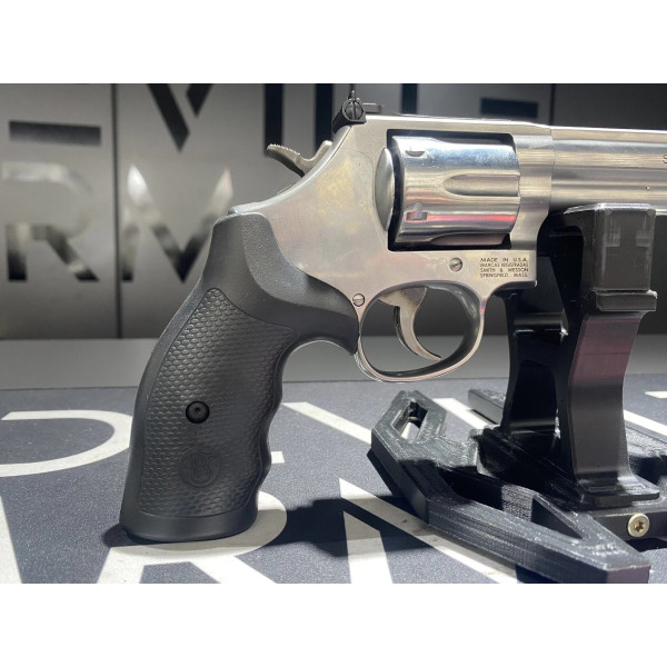 Revolver S&W 686 CAL.357 6'' 6CP  Chez DEVILLE ARMORY. Votre armurerie en ligne.