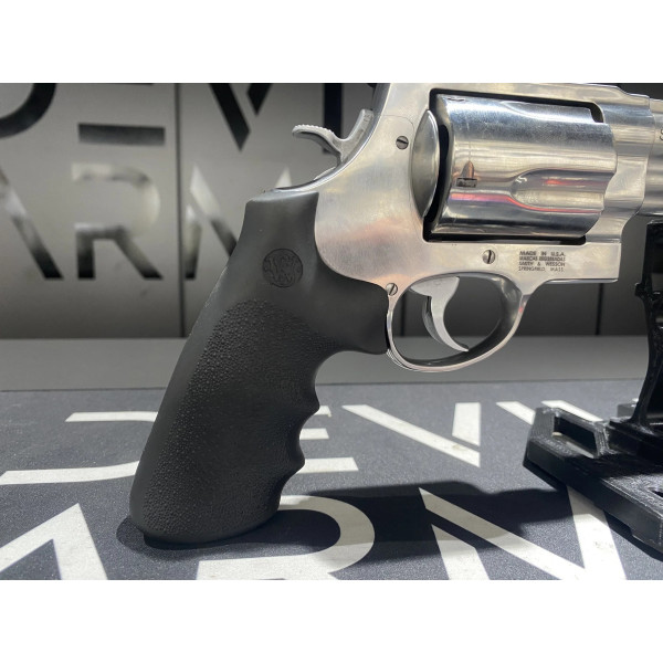 Revolver S&W 500 4" 500S&w  Chez DEVILLE ARMORY. Votre armurerie en ligne.