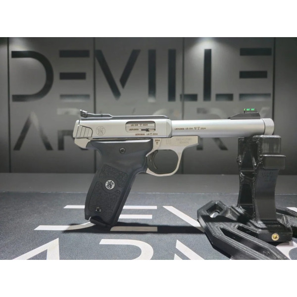 Pistolet S&W VICTORY FILETE 22LR  Chez DEVILLE ARMORY. Votre armurerie en ligne.