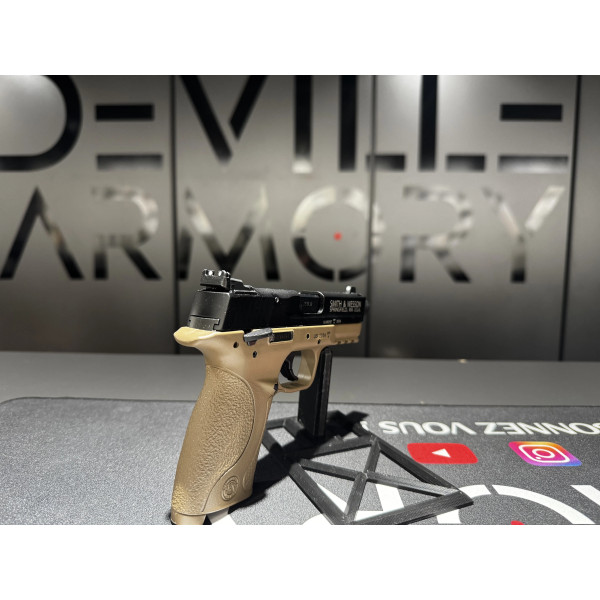 Pistolet S&W M&P22 FDE 22lr  Chez DEVILLE ARMORY. Votre armurerie en ligne.