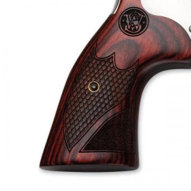 Revolver S&W 686 PLUS LUXE CAL.357MAG CROSSE BOIS 7 COUPS 6" 150712*  Chez DEVILLE ARMORY. Votre armurerie en ligne.