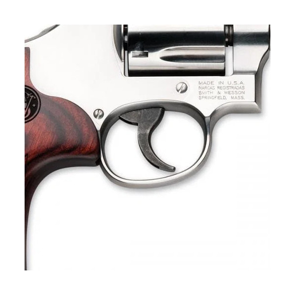 Revolver S&W 686 PLUS LUXE CAL.357MAG CROSSE BOIS 7 COUPS 6" 150712*  Chez DEVILLE ARMORY. Votre armurerie en ligne.