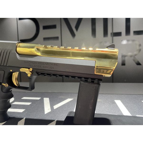 Pistolet Desert Eagle Noir&Or 6" 50Ae  Chez DEVILLE ARMORY. Votre armurerie en ligne.