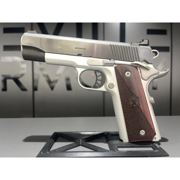 Pistolet SPRINGFIELD 1911 RONIN 4,25' 45ACP  Chez DEVILLE ARMORY. Votre armurerie en ligne.