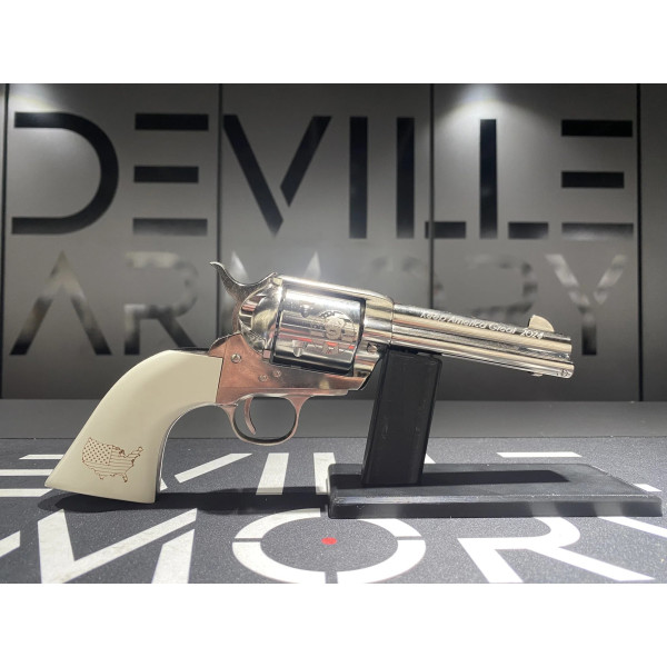 Revolver Pietta Ed. Limitée Trump 1873 SA "47th President" 4"3/4 357Mag  Chez DEVILLE ARMORY. Votre armurerie en ligne.
