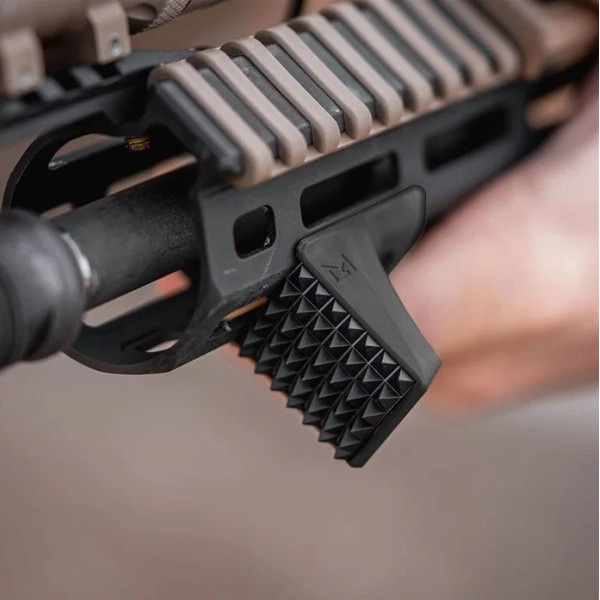 Butée BARRICADE M-LOK noire  Chez DEVILLE ARMORY. Votre armurerie en ligne.