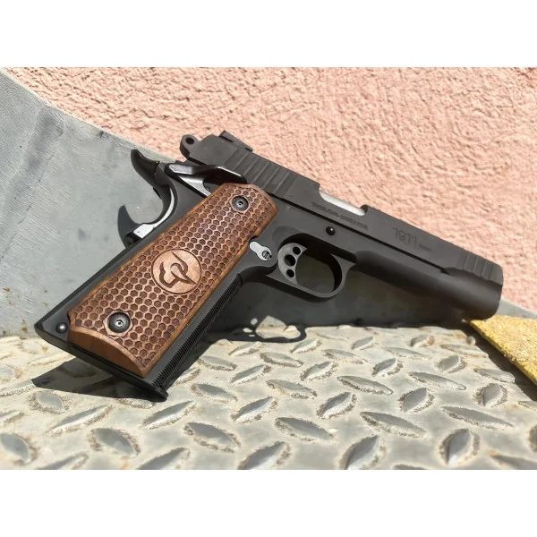 Mbt Grips PLAQUETTES BOIS PT1911 NID D'ABEILLE LOGO TAURUS