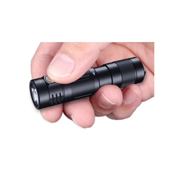 FENIX - E09R - Lampe de poche compacte rechargeable à haute puissance - 600 LUMENS