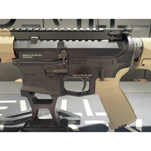 Carabine AR15 AERO PRECISION M4E1 dual tone 14.5 '' cal. 5.56mm Noir / FDE  Chez DEVILLE ARMORY. Votre armurerie en ligne.