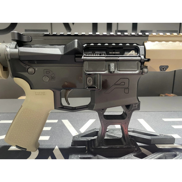 Carabine AR15 AERO PRECISION M4E1 dual tone 14.5 '' cal. 5.56mm Noir / FDE  Chez DEVILLE ARMORY. Votre armurerie en ligne.