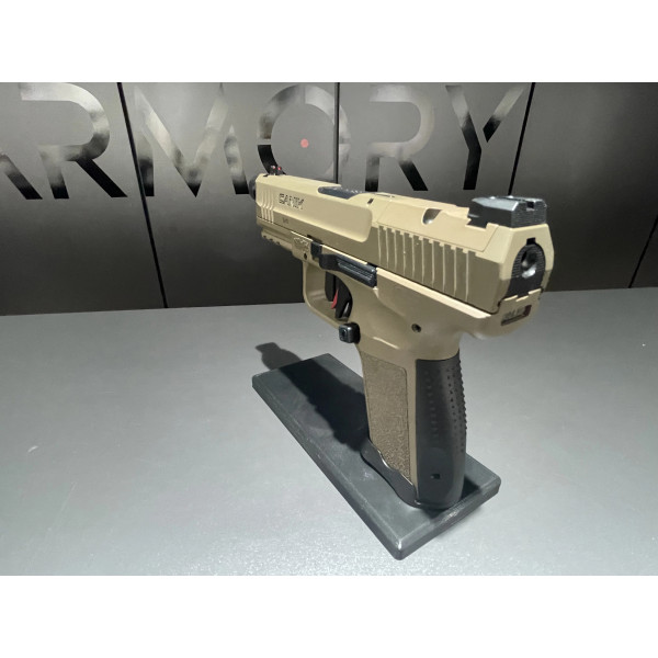 Pistolet CANIK TP-9 ELITE COMBAT FDE 9X19  Chez DEVILLE ARMORY. Votre armurerie en ligne.