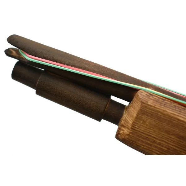 Pistolet à élastiques en bois