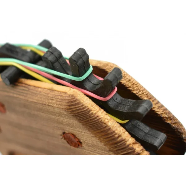 Pistolet à élastiques en bois