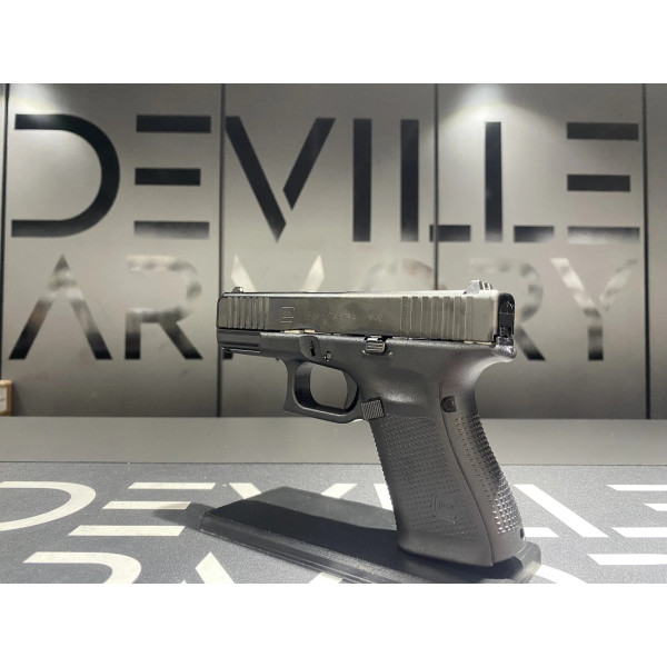 Pistolet GLOCK 19 GEN5 FS  Chez DEVILLE ARMORY. Votre armurerie en ligne.