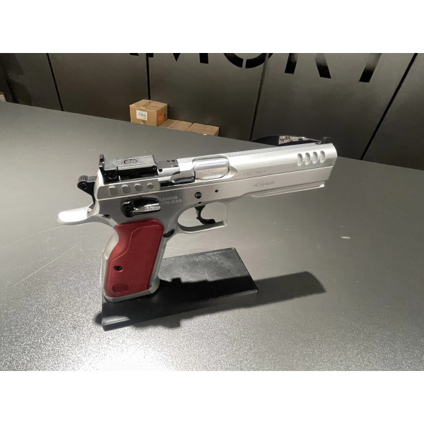 Pistolet TANFOGLIO STOCK III PRO OR 9x19  Chez DEVILLE ARMORY. Votre armurerie en ligne.