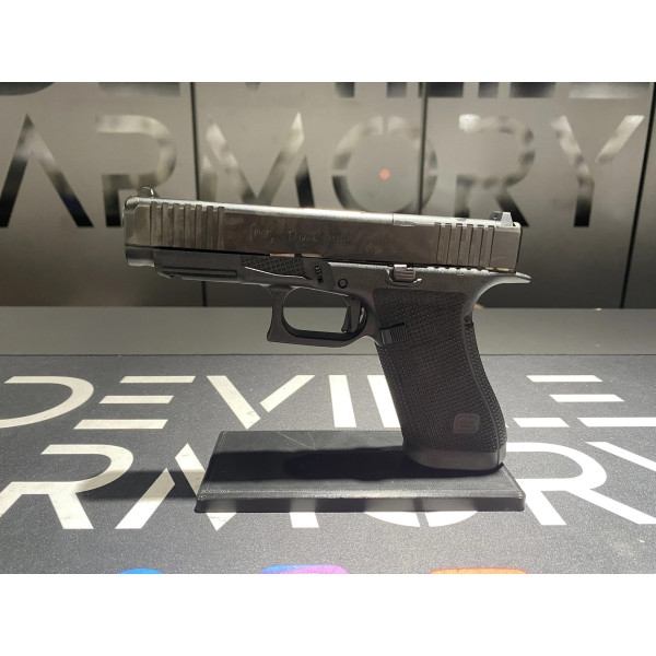Pistolet GLOCK 17 GEN6  Chez DEVILLE ARMORY. Votre armurerie en ligne.