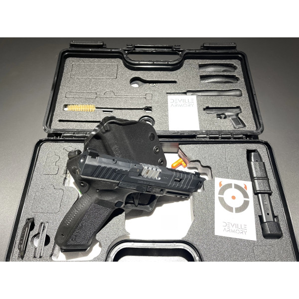 PISTOLET CANIK METE SFT PRO BLACK 9X19  Chez DEVILLE ARMORY. Votre armurerie en ligne.