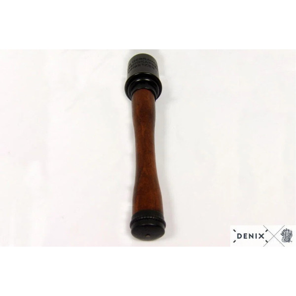 Réplique décorative Denix grenade M24 allemande 1915/1945  Chez DEVILLE ARMORY. Votre armurerie en ligne.