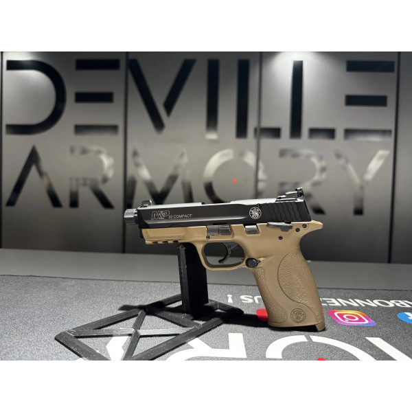 Pistolet S&W M&P22 FDE 22lr  Chez DEVILLE ARMORY. Votre armurerie en ligne.