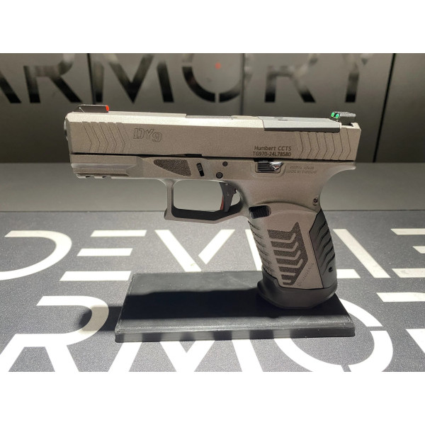 Pistolet DERYA DY9 GRIS OR 9x19  Chez DEVILLE ARMORY. Votre armurerie en ligne.