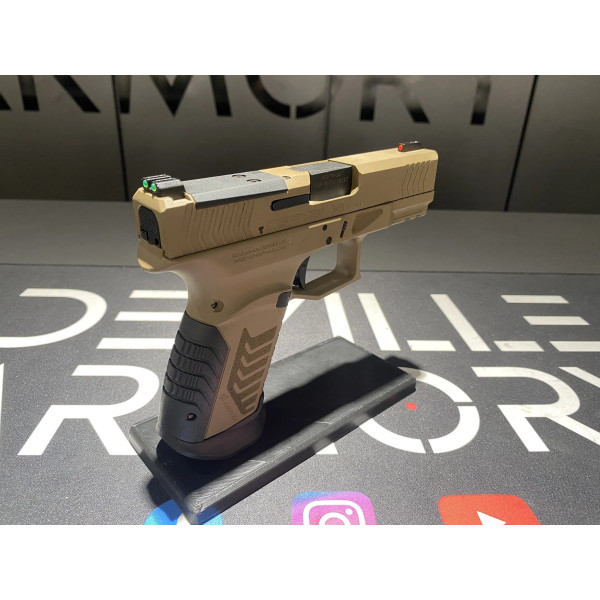 Pistolet DERYA DY9 FDE OR 9x19  Chez DEVILLE ARMORY. Votre armurerie en ligne.