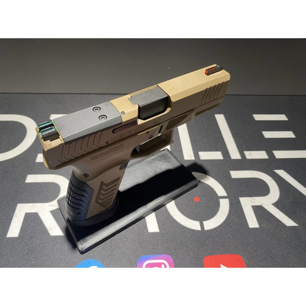Pistolet DERYA DY9 FDE OR 9x19  Chez DEVILLE ARMORY. Votre armurerie en ligne.