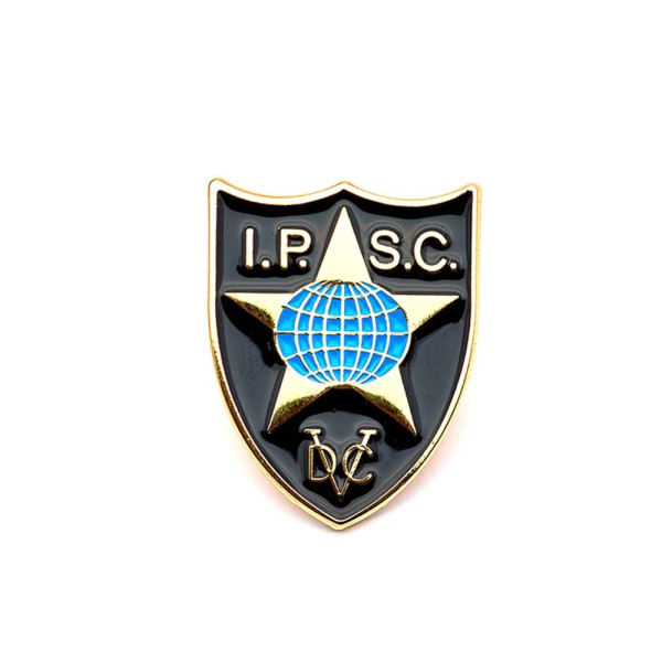 IPSC Shield Lapel Pin 2,5cm  Chez DEVILLE ARMORY. Votre armurerie en ligne.