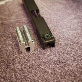Outil de verrouillage coulissant pour Glock  Chez DEVILLE ARMORY. Votre armurerie en ligne.