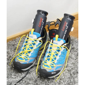 Shocker lampe de poche 600 000 volts 200 lumens Chez DEVILLE ARMORY, votre armurerie en ligne.