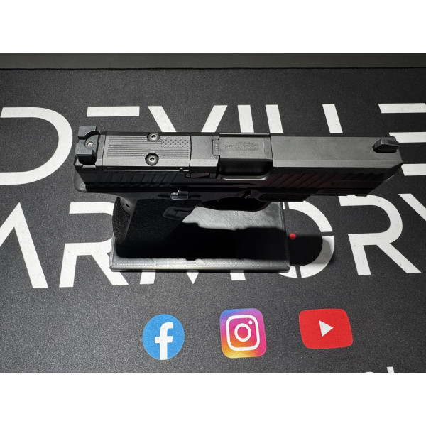 Pistolet Falcon 9X Noir 9X19  Chez DEVILLE ARMORY. Votre armurerie en ligne.