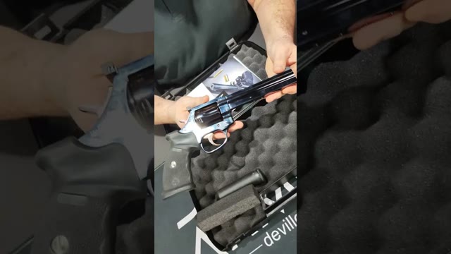 Voir la vidéo : Unboxing Revolver Manurhin Mr73 6 Sport 357mag