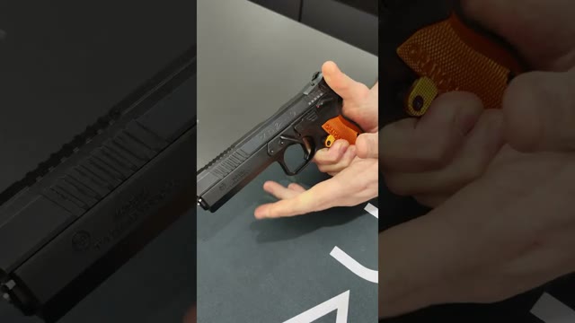 Voir la vidéo : Unboxing Pistolet Cz Ts2 Orange 9x19