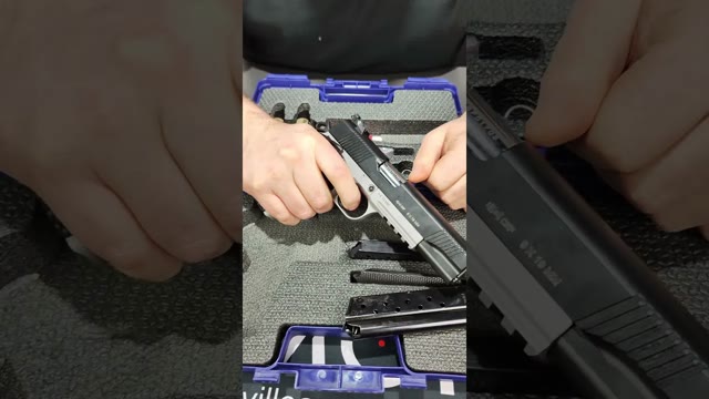 Voir la vidéo : Unboxing Pistolet Tisas Zig Pc 1911 Bicolore 5'' 9x19
