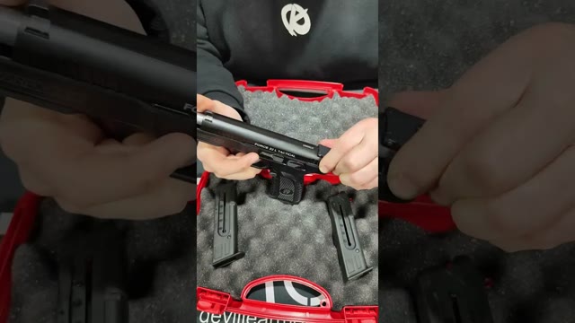 Voir la vidéo : Unboxing Tanfoglio Force Tactical 22Lr