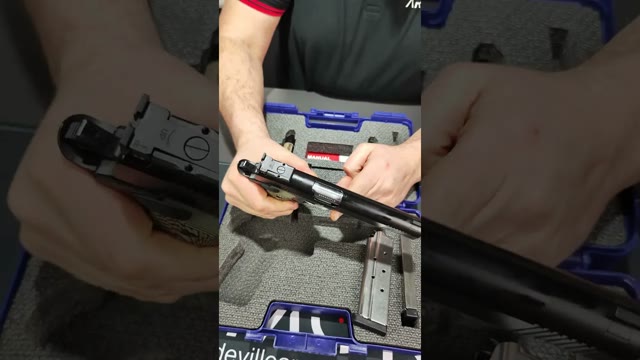 Voir la vidéo : Unboxing Pistolet Tisas Zig Pc 1911 D10 5'' Cal 10mm Auto