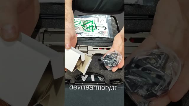 Voir la vidéo : Unboxing Revolver Chiappa Rhino 50 Ds 5'' 357 Mag
