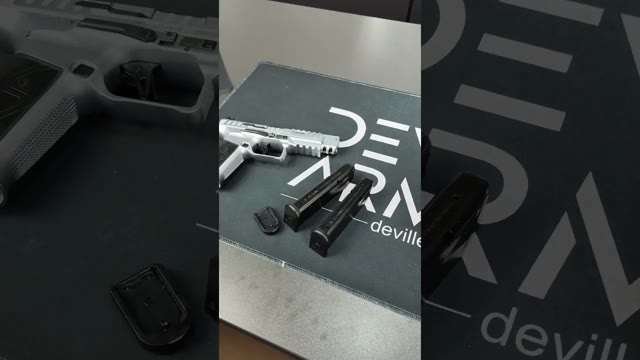 Voir la vidéo : Unboxing Pistolet Canik Sfx Rival S Chrome