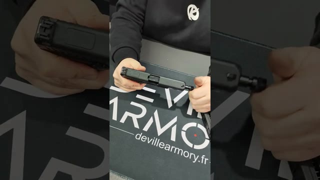 Voir la vidéo : UNBOXING Pistolet GLOCK 44 FS GEN5 FILETÉ