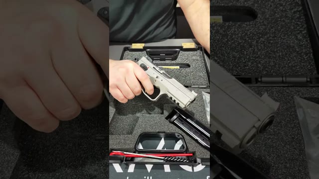 Voir la vidéo : Unboxing Pistolet Cz Shadow 2 Compact Titan Optic Ready 9x19