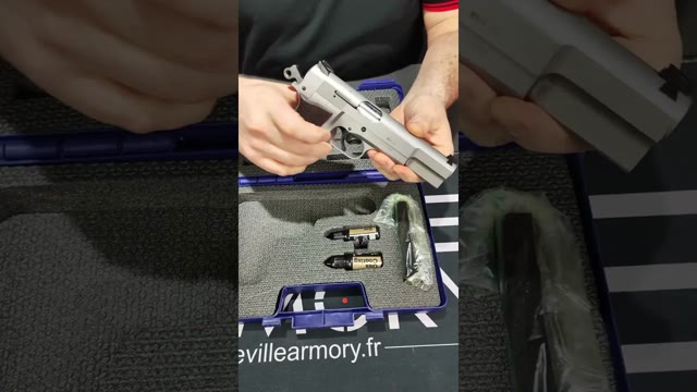 Voir la vidéo : Unboxing Pistolet Tisas Zig 14 Cal 9x19 Mm Stainless