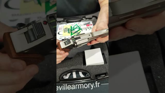 Voir la vidéo : Unboxing Revolver Chiappa Rhino 40 Ds 4'' 357 Mag