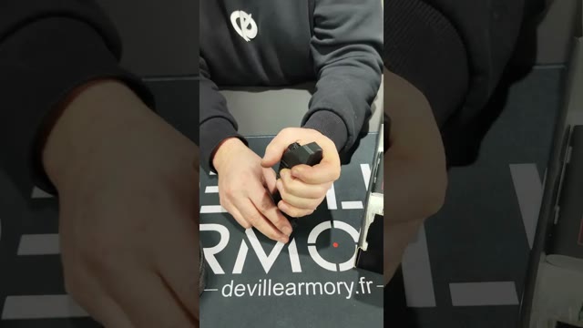 Voir la vidéo : Unboxing Springfield ECHELON 4.5" 9x19 Noir Pistolet