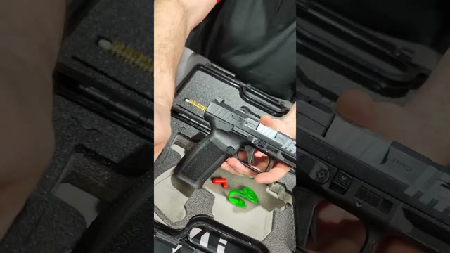 Voir la vidéo : Unboxing Pistolet Canik Mete Sft Pro Black 9x19